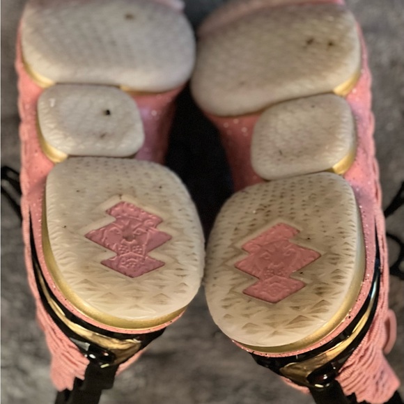 Nike Lebron 15 Hollywood Sz 13 Pink/BLk/Gold - Picture 3 of 3